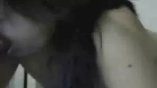 قبل ممارسة الجنس ، تٌحًمًيِّلَ سِکْسِ يفرك الرجل قضيبه على المؤخرة