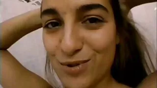 الفتاة تنزيل فيلم سكسي ذات الشعر الأسود لديها كس مشعر جدا جائع لممارسة الجنس