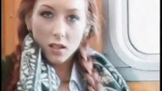 في غرفة خلع الملابس من متجر فتاة يحاول على تنزيل فيلم سكسي ملابس السباحة الجديدة