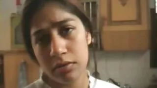 نصف عارية العاهرة يضغط ضخمة الثدي مع تنزيل فيلم سكسي يديها