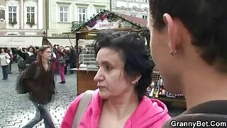 امرأة سمراء مع ذكر مارس الجنس في الساونا الفنلندية تنزيل سكسي عربي