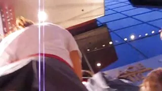 المقربة سمراء في جوارب يجلس تنزيل سكسي عربي على الديك و يشتكي