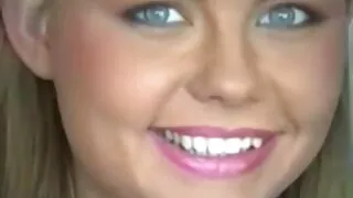الفتاة وراء افلام سكسي تنزيل القضبان محشوة الأحمق لها